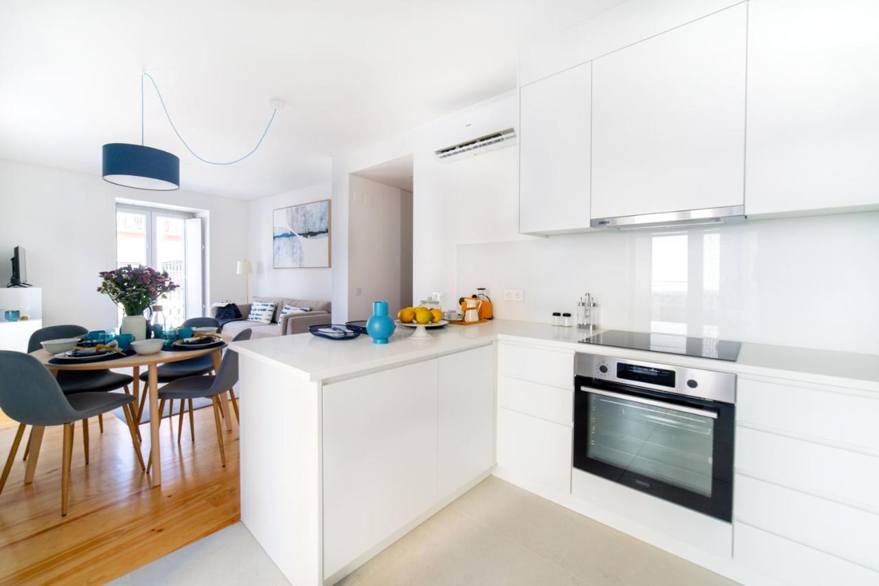 Blue By The River 1 - Elegant Two-bedroom In Santos Apartment Lisbon
